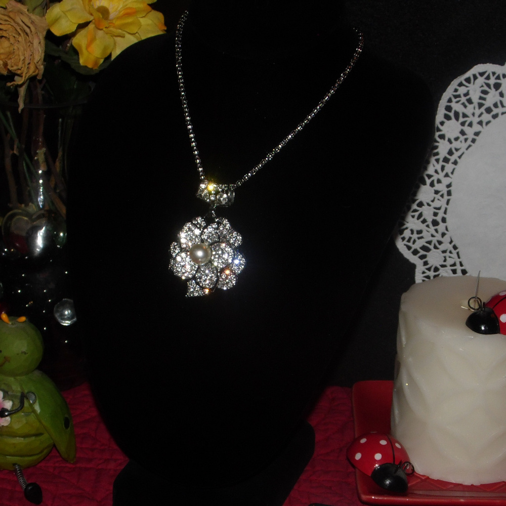 NEW BETSEY JOHNSON FASION JEWERLY PENDANT ~PM40